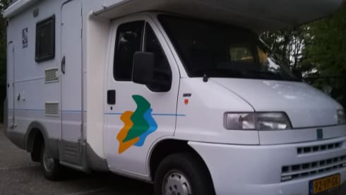 nooitgedacht – Beautiful compact alcove camper with bicycle rack, camper is as new, 120000 km