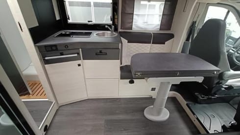 170 PK automaat – very nice, extra spacious, all seasons, 4p semi-integrated 2022, automatic