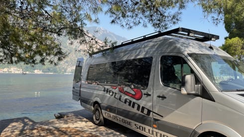 Beautifully spacious 2-4 person Bus camper Sprinter 2015