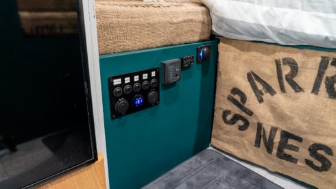 Sparrow's nest – All season Off grid campervan with full length double bed  *Pet friendly*
