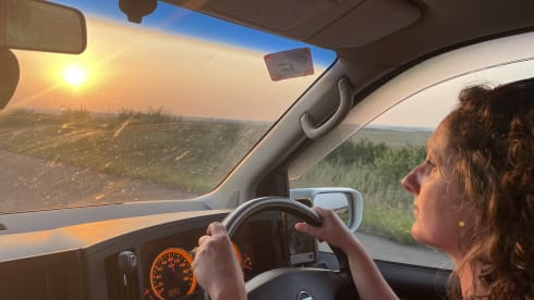 Jiggleypuff – Nissan campervan uit 2007 met 3 slaapplaatsen (klein gezin).