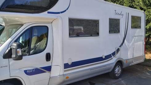 Mc Louis  – With the whole family on a camper trip!