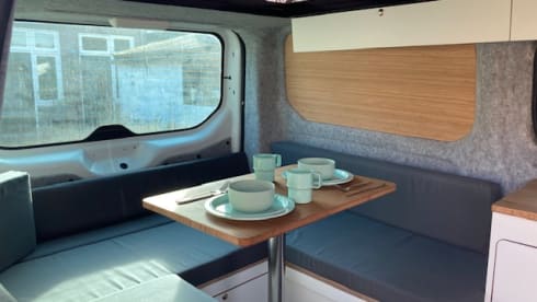 Leetro II – Ford bus camper automatic 2 persons euro6 fully equipped 