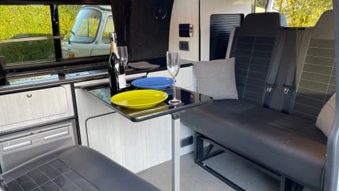 Maud – Volkswagen Wohnmobil mit 4 Schlafplätzen aus dem Jahr 2012