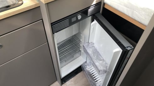 Nieuwe Camperbus Magnetic Grey – FORD LMC Innovan 590 camper van from 2024 Magnetic Gray