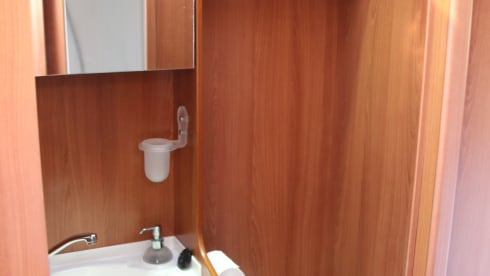 Very spacious family camper