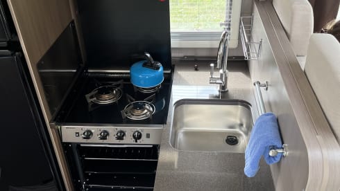 Fully and very luxuriously equipped 2 persons (max 3) Adria Matrix Suprème