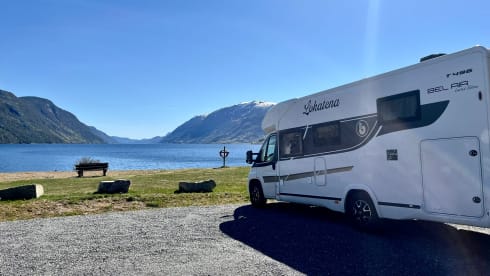 Lokatena – Der neue Benimar Bel Air, teilintegriert mit 5 Sitzplätzen und Schlafplätzen