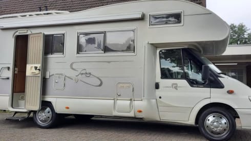 Onze supergezellige camper! – Nice spacious 6 person Ford Rimor 678