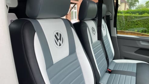Fin – 4 berth 2020 Volkswagen T6.1 campervan with pop top 