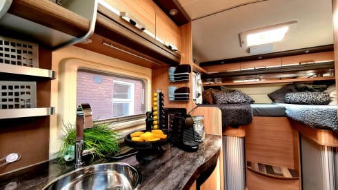 Birdy – Great camper with 4 fixed beds for family or events - XL garage
