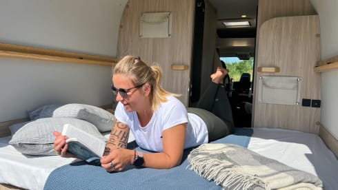 Vini  – Prachtige jonge luxe 4-persoons buscamper met airco