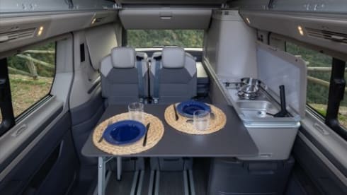 4p Volkswagen campervan uit 2025