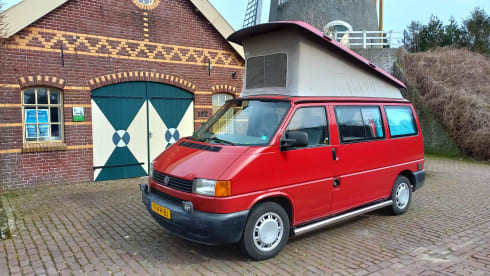 Chilly – 6p Volkswagen Westfalia California campervan from 1992