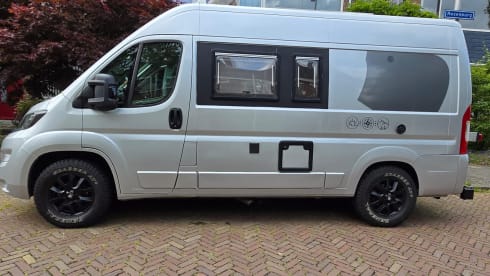 Grizzly the Gray – Self-sufficient Peugeot Boxer Camper for 2 Persons