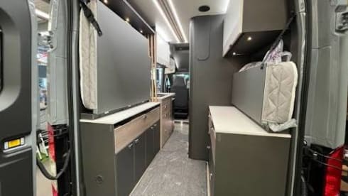 VanCation – Campervan Ford Swift Trekker S a 4 posti letto, modello 2024