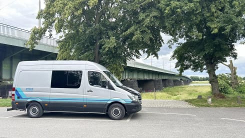 MWB – 5 berth Mercedes-Benz campervan from 2016