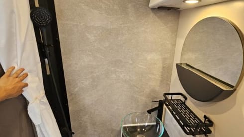 Rimor has it. –     La Grande Fuga – Spazioso camper familiare a 6 posti letto