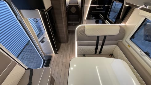 5p Ford bus uit 2024 MClouis CARAT 