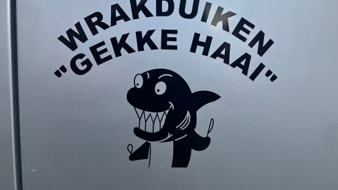 Gekke haai – Crazy Shark - 4p Fiat campervan 