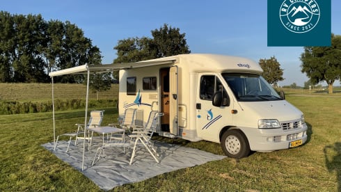 very nice compact 4 person camper