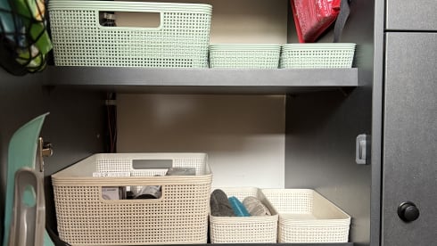 Tom & Mel – 🏝️ - OUT TIME - 🏞️