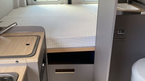 Nieuwe Camperbus Magnetic Grey – FORD LMC Innovan 590 camper van from 2024 Magnetic Gray