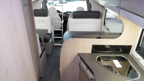 Chausson C656 Alcove, 6 Seats/Berths
