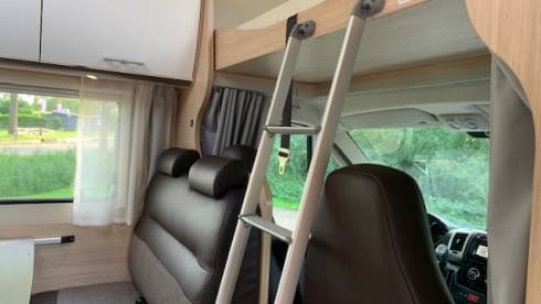 Sunny – Sunlight A70 alcove 6 person Automatic 150 HP built in 2018