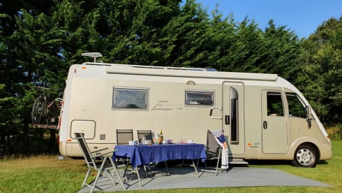 Bernie G – Luxurious and spacious high quality German built integrated motorhome