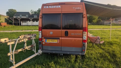 Adriaatje – Adria Mobil Wohnmobil für 2 Personen aus dem Jahr 2011