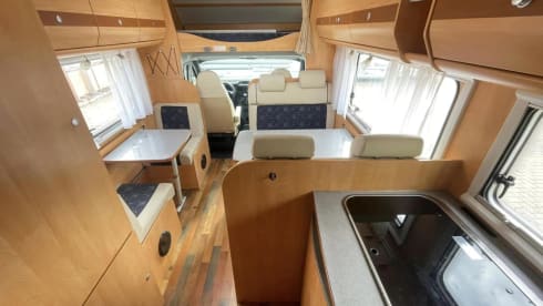 Family camper with bunk bed, 6 persons - Sunlight Alcove from 2009