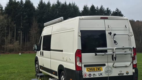 Herdy 🐑 – ✨ Luxuriöser Campervan mit 2 Schlafplätzen – nur für Erwachsene | Autarkie-fähig | Hundefreundlich ✨