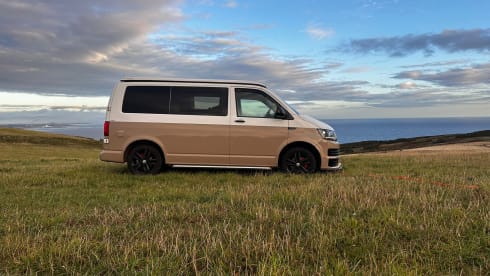 🤎 NOVA 🤎 – 4 berth Volkswagen campervan from 2019