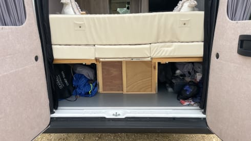 Benson – Ford Campervan mit 4 Schlafplätzen ab 2021