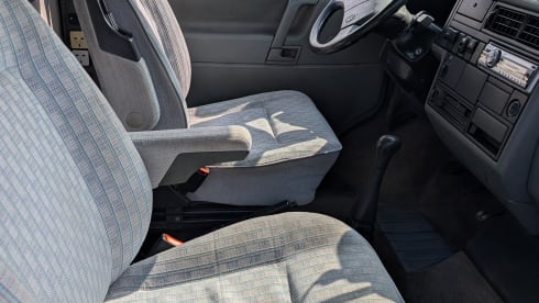 Daisy – 4 berth Volkswagen T4 California westfalia 1993