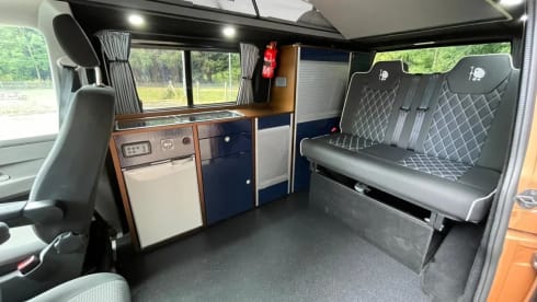 YS71WTG NOMAD –  4 Berth Nomad Camper Romford -Romford