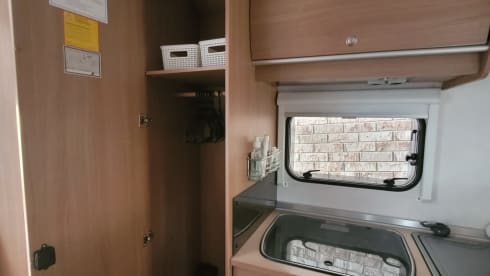 Comfortable and luxurious camper (4 persons)