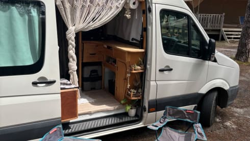 Spacious campervan - kitchen & shower - Fully off grid
