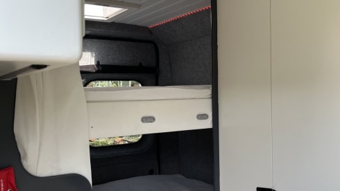Ruimteschip 1 – Comfortable 4-person family campervan | Peugeot Boxer 2014