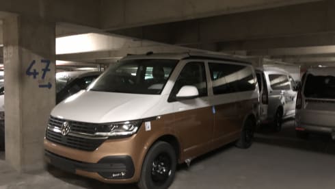 Callie – 4p Volkswagen bus uit 2022