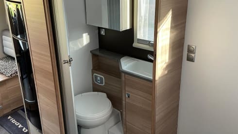 Camper.4000 – Luxury camper - Adria Matrix M 670SC (5 seats)