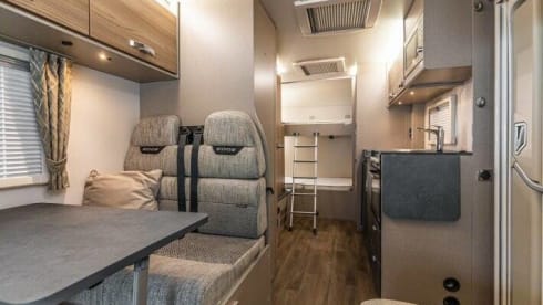 DHF – Swift Edge 466 6 Berth Rear Bunks