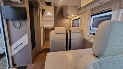 C40 – 4p Ford semi-integrated from 2023