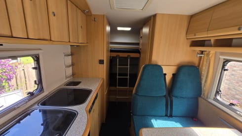 Fietje – Super leuke en nette Alkoof camper