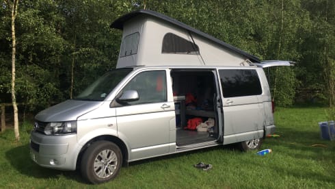 Camper Van Beethoven – 4 berth pop top Volkswagen campervan, 2015