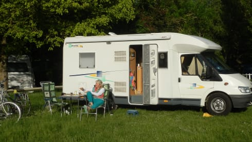 Welcome 74 – Nice 2-person Chausson "freedom and comfort on wheels" for B driving license