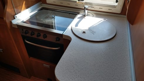 Very luxurious 2-3p Laika semi-integrated camper