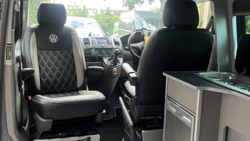 Jude – 4 berth Volkswagen LWB Campervan 2014 New Conversion 