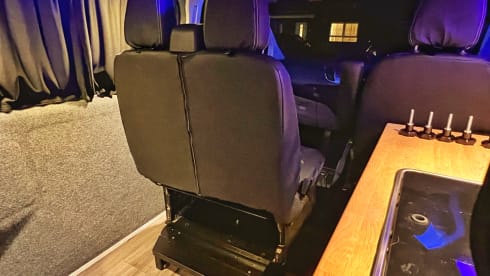 Becky – Ford Transit Custom Campervan 4 Beth 